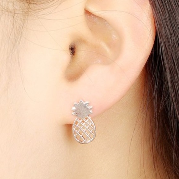 ๐ด Pineapple ๐ Hollow Stud Delicate Earrings - Picture 4 of 5